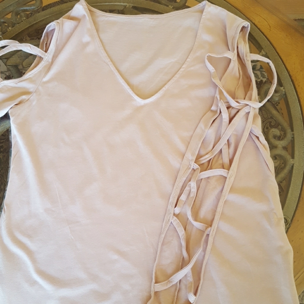 🌟 Lattice Sleeve Hi-Lo Shirt - Picture 3 of 6